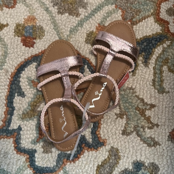 NWT Nina Girls Pink Strappy Sandal Braids & Shine Memory Foam 💚 - Picture 2 of 3